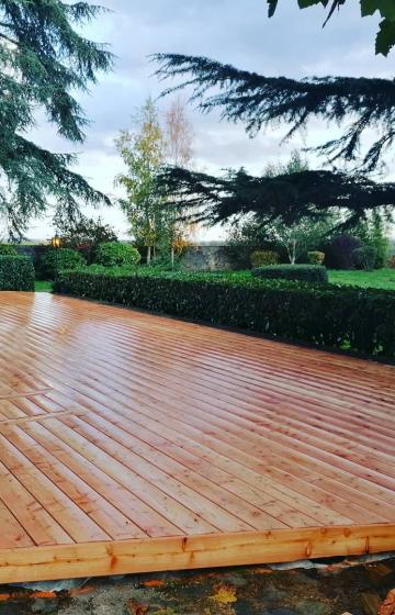 Terrasse en bois mélèze de 100m² à Meaux (77)