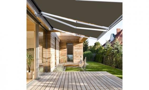 "Store Banne sur Mesure : Protection, Style et Innovation pour Votre Terrasse"