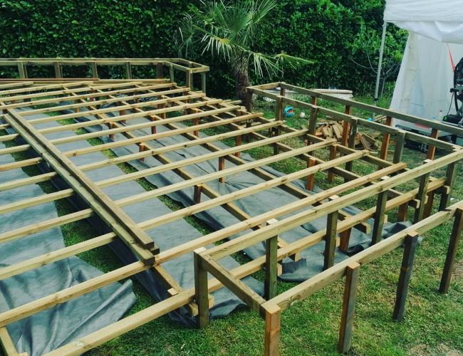 Pose et construction d'une terrasse bois en frêne thermochauffé à Thorigny-sur-Marne (77)