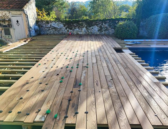 pose des lames de terrasse en bois