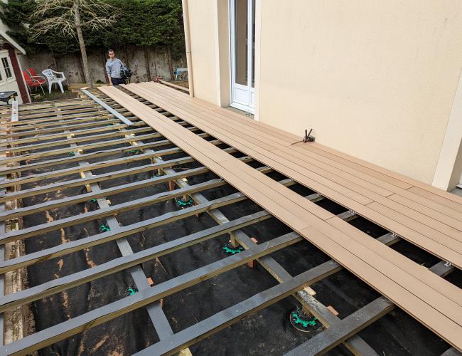 spécialiste de la terrasse en bois composite en Ile De France