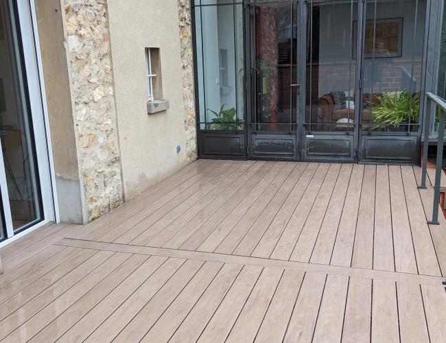 Réalisation d'une terrasse en bois composite UPM en Seine et Marne 77