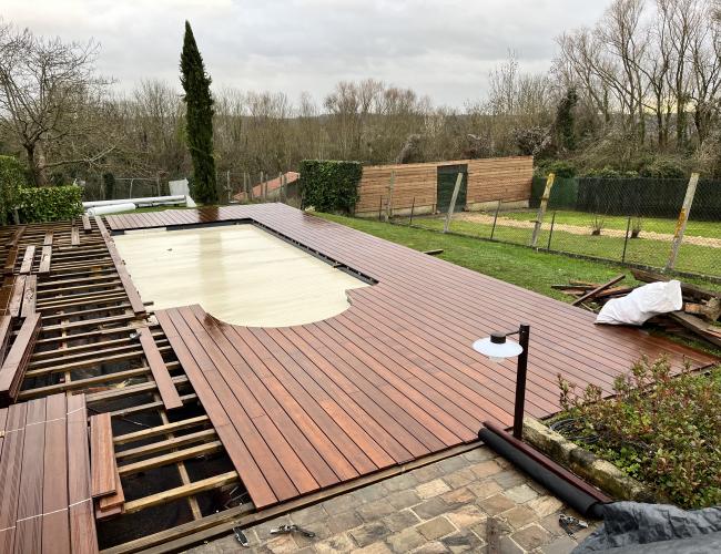 "Les Secrets d'une Terrasse en Bois Réussie: Matériaux, Installation, et Entretien"