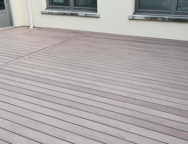 "Conception de Terrasse en Bois Composite : Personnalisation et Qualité avec UPM"