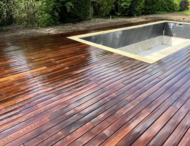 Terrasse en Bois : L’Élégance Naturelle Signée Woodpecker en Seine-et-MarneTerrasse en Frêne Thermo-Chauffé : Expertise de Woodpecker en Marne