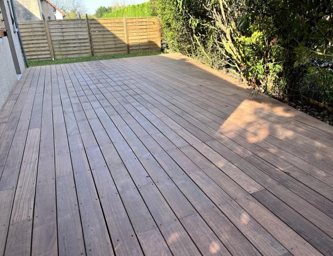 15.	Pourquoi le Cumaru est idéal pour une terrasse en bois en Île-de-France ?